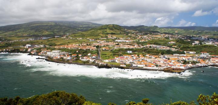 Voyage sur-mesure, 3 îles pour 3 ambiances : Terceira, Faial et Pico.