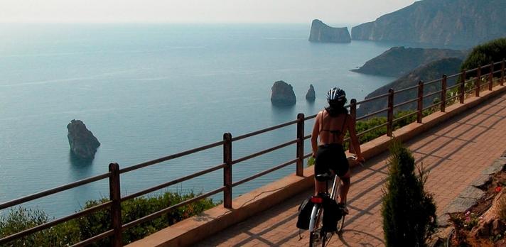 Voyage sur-mesure, Sardaigne en liberté: Combinez vélo électrique et voiture de location !