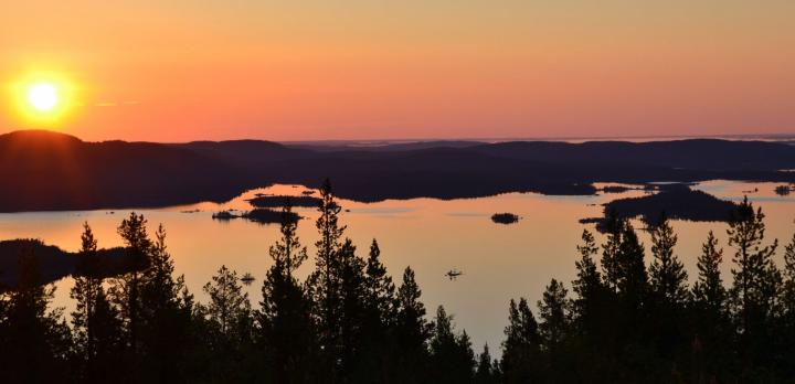 Voyage sur-mesure, Autotour à travers les grands lacs de Finlande sous le soleil de minuit
