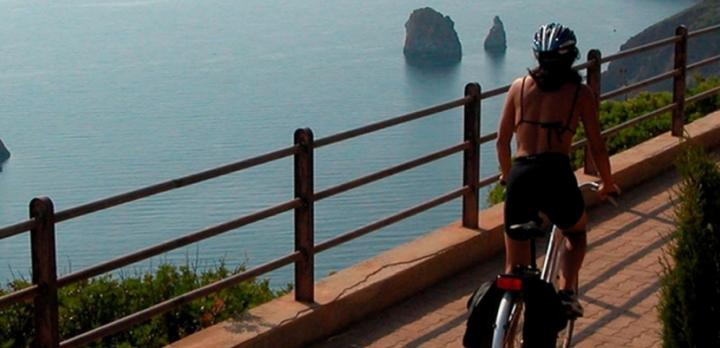 Voyage sur-mesure, Sardaigne en liberté: Combinez vélo électrique et voiture de location !