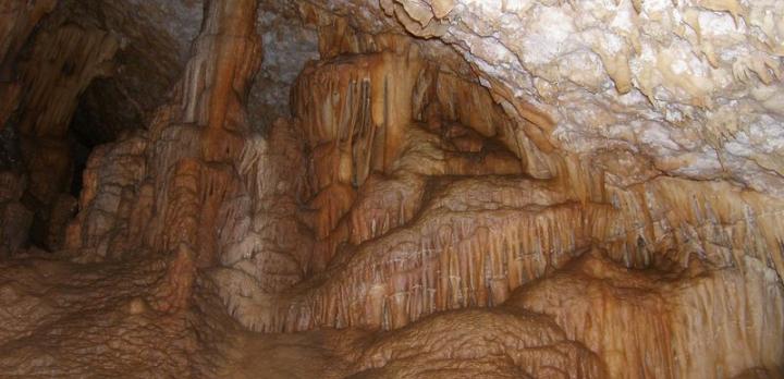 Voyage sur-mesure, Grotte de Romuald
